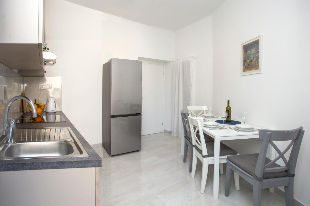 L&s Superior With Balcony And Parking - Excellent Location Within Walking Distance Of Diocletian's Palace And Bacvice Leilighet